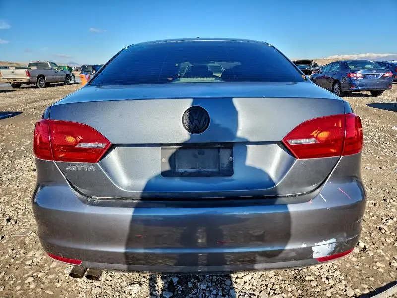 2011 VOLKSWAGEN JETTA BASE  