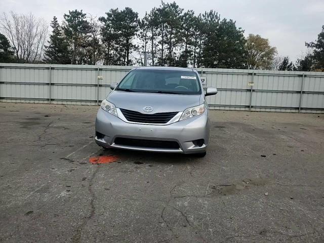 2013 TOYOTA SIENNA LE