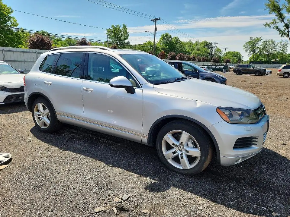 2012 VOLKSWAGEN TOUAREG V6  