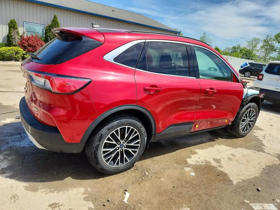 2022 FORD ESCAPE TITANIUM  