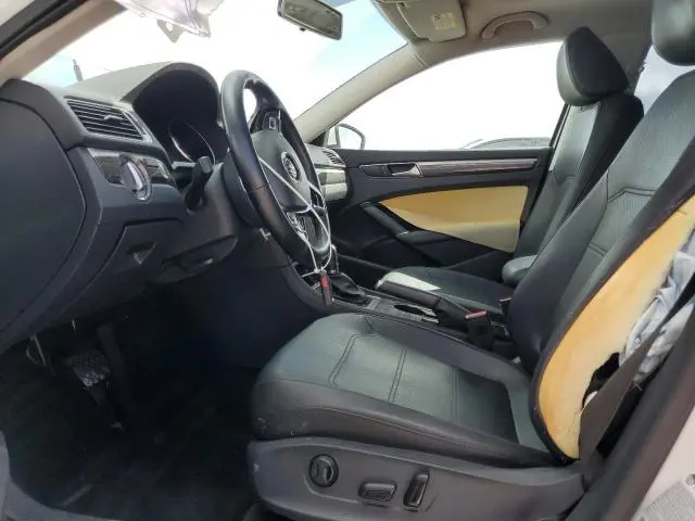 2016 VOLKSWAGEN PASSAT SE  