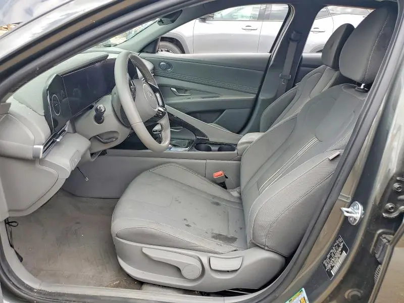 2025 HYUNDAI ELANTRA SEL  