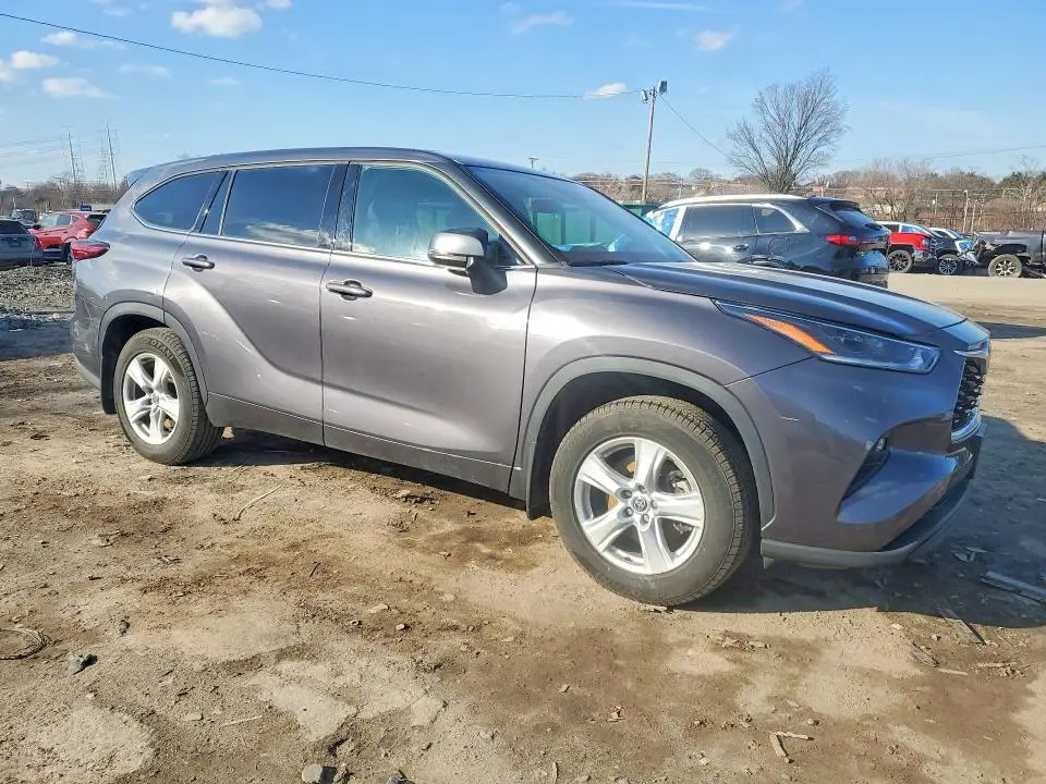 2021 TOYOTA HIGHLANDER LE  