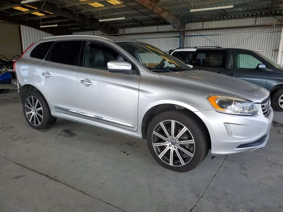 2016 VOLVO XC60 T6 PLATINUM  