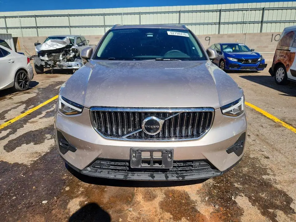 2023 VOLVO XC40 PLUS  