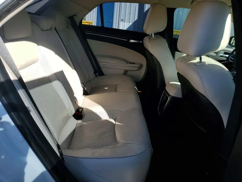 2018 CHRYSLER 300 LIMITED  