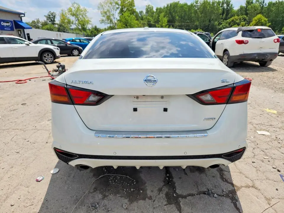 2022 NISSAN ALTIMA SL  