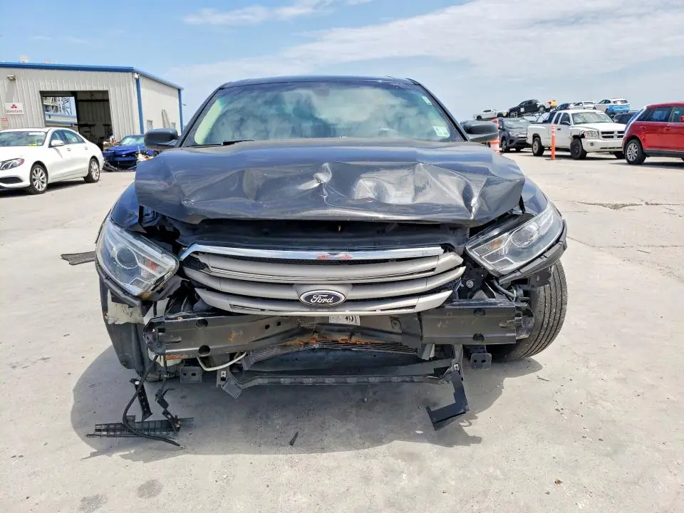 2015 FORD TAURUS SE  