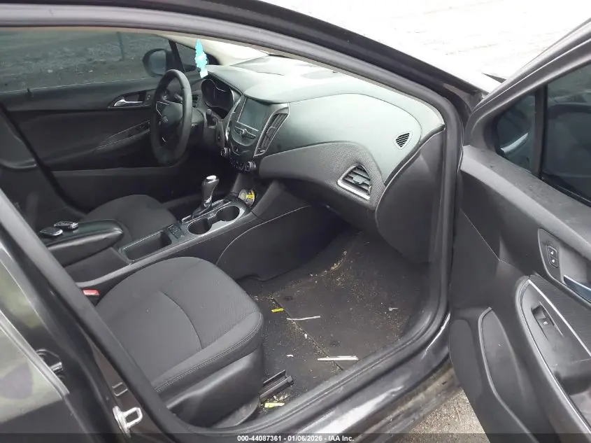 2017 CHEVROLET CRUZE LT AUTO