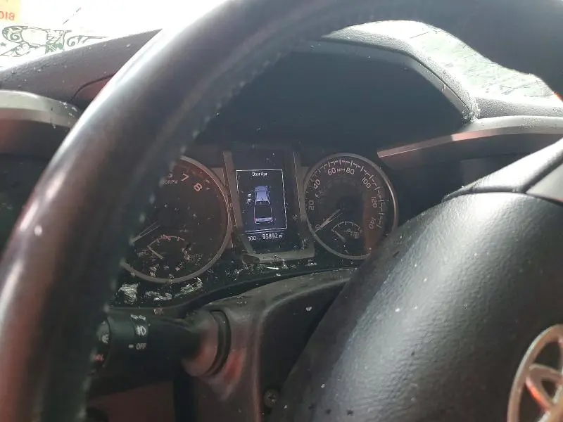 2020 TOYOTA TACOMA SR5  