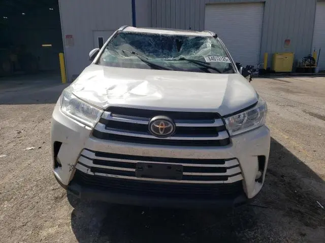 2017 TOYOTA HIGHLANDER SE  