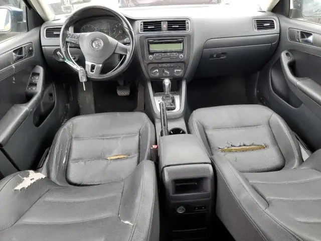 2011 VOLKSWAGEN JETTA SE  