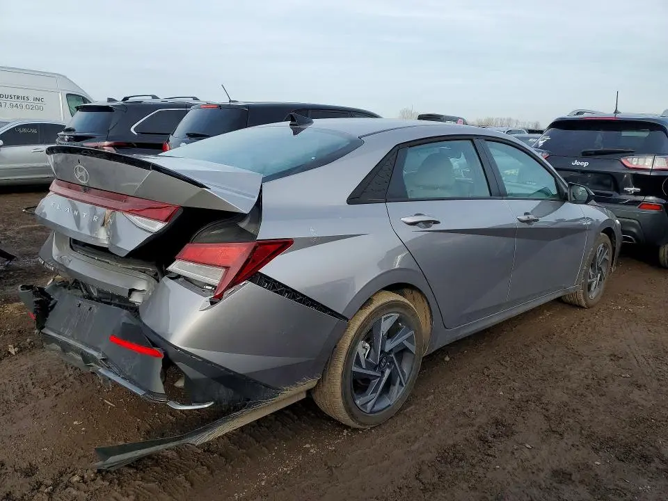 2025 HYUNDAI ELANTRA SEL SPORT  