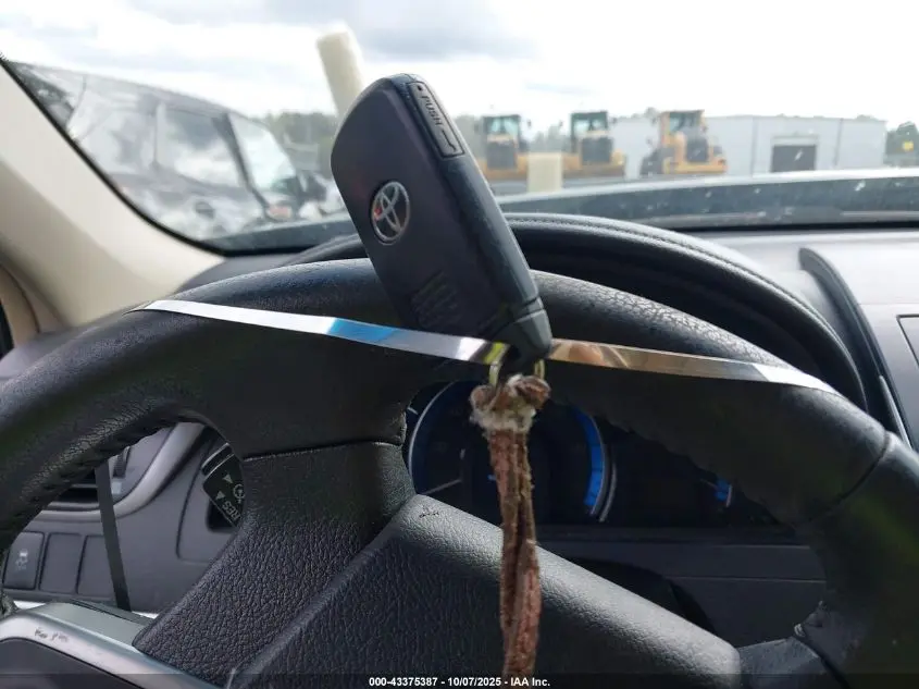 2013 TOYOTA CAMRY HYBRID XLE