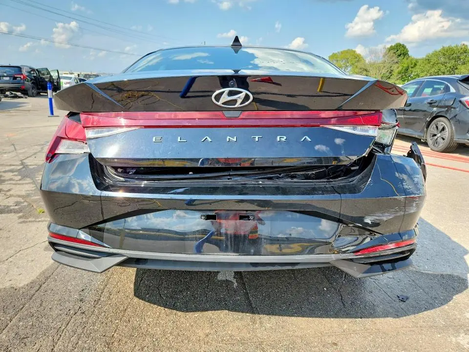 2021 HYUNDAI ELANTRA SE  
