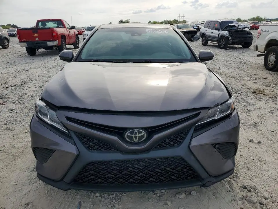 2018 TOYOTA CAMRY SE  