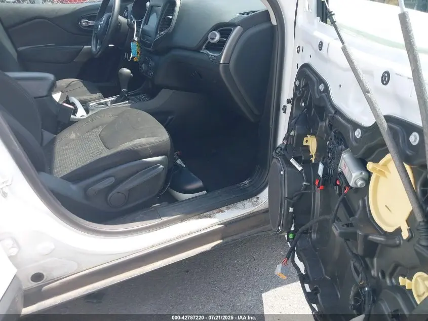 2019 JEEP CHEROKEE LATITUDE FWD