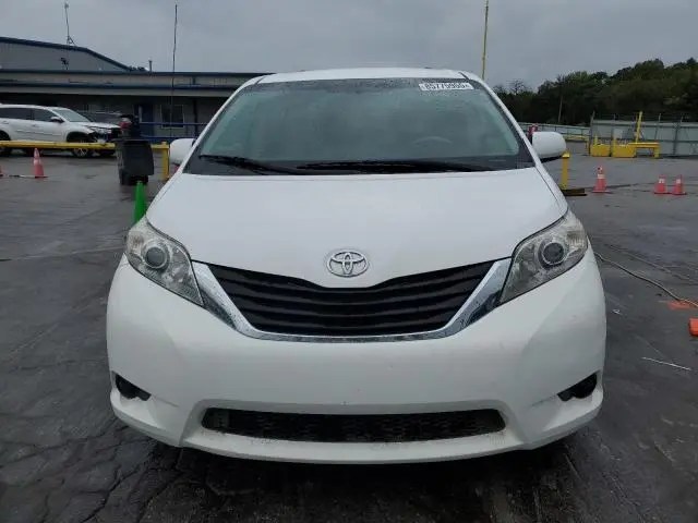 2013 TOYOTA SIENNA LE  