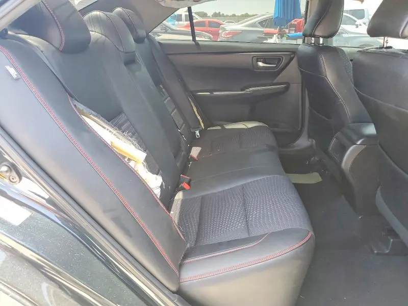 2015 TOYOTA CAMRY SE  