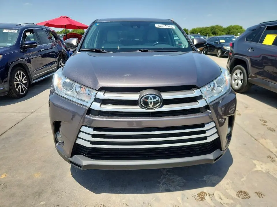 2019 TOYOTA HIGHLANDER LE PLUS  