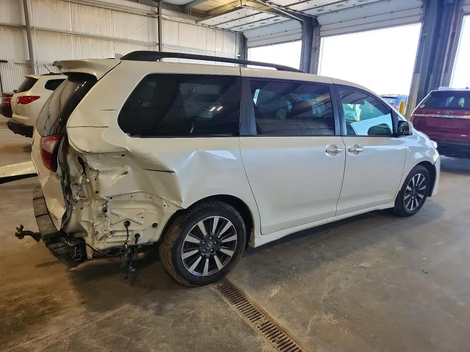 2018 TOYOTA SIENNA XLE PREMIUM 7-PASSENGER  