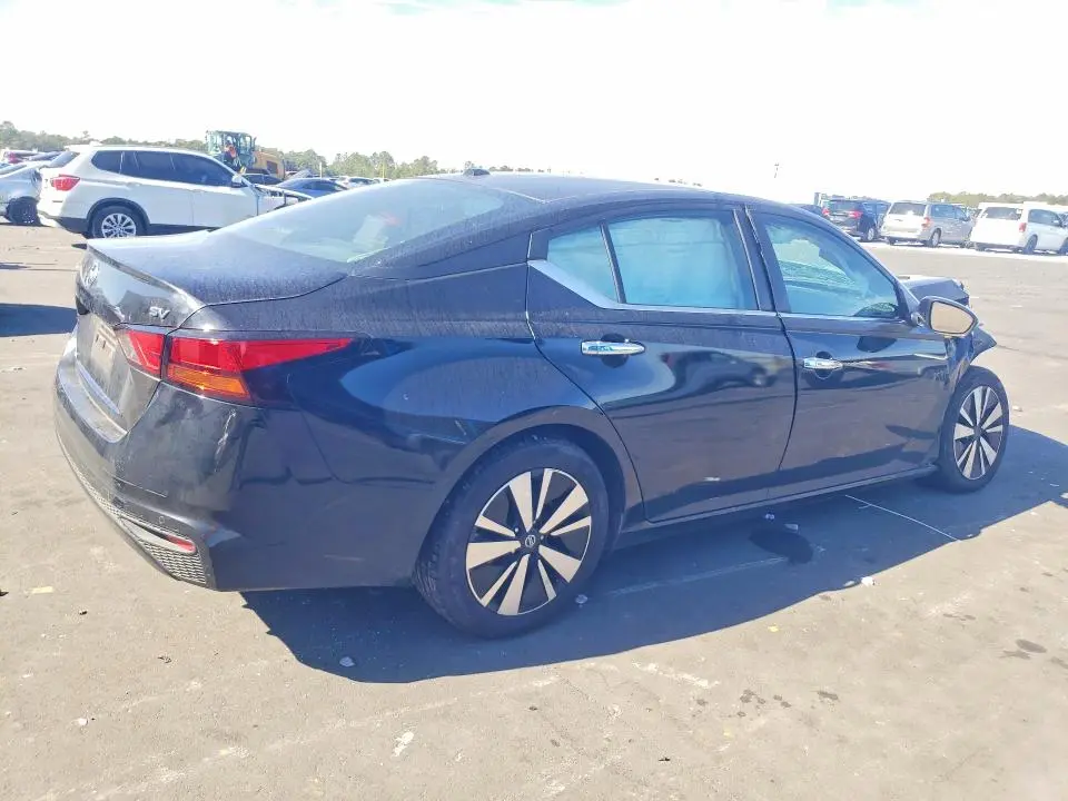 2022 NISSAN ALTIMA SV  