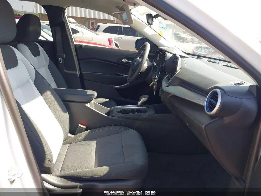 2025 CHEVROLET TRAX FWD LS