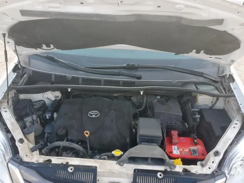 2017 TOYOTA SIENNA   