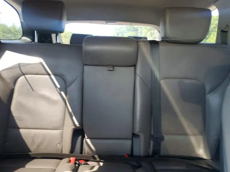 2018 HYUNDAI SANTA FE SE  