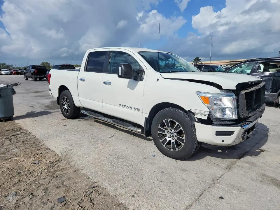 2020 NISSAN TITAN SV  