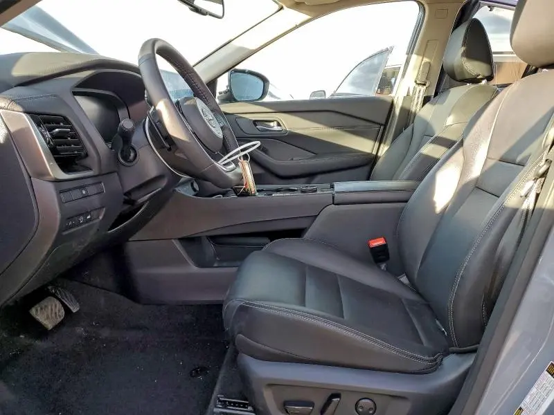 2024 NISSAN ROGUE SL  