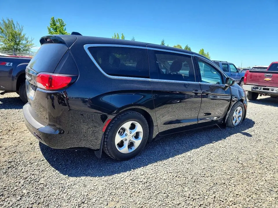 2017 CHRYSLER PACIFICA LX  