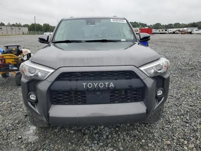 2022 TOYOTA 4RUNNER SR5  