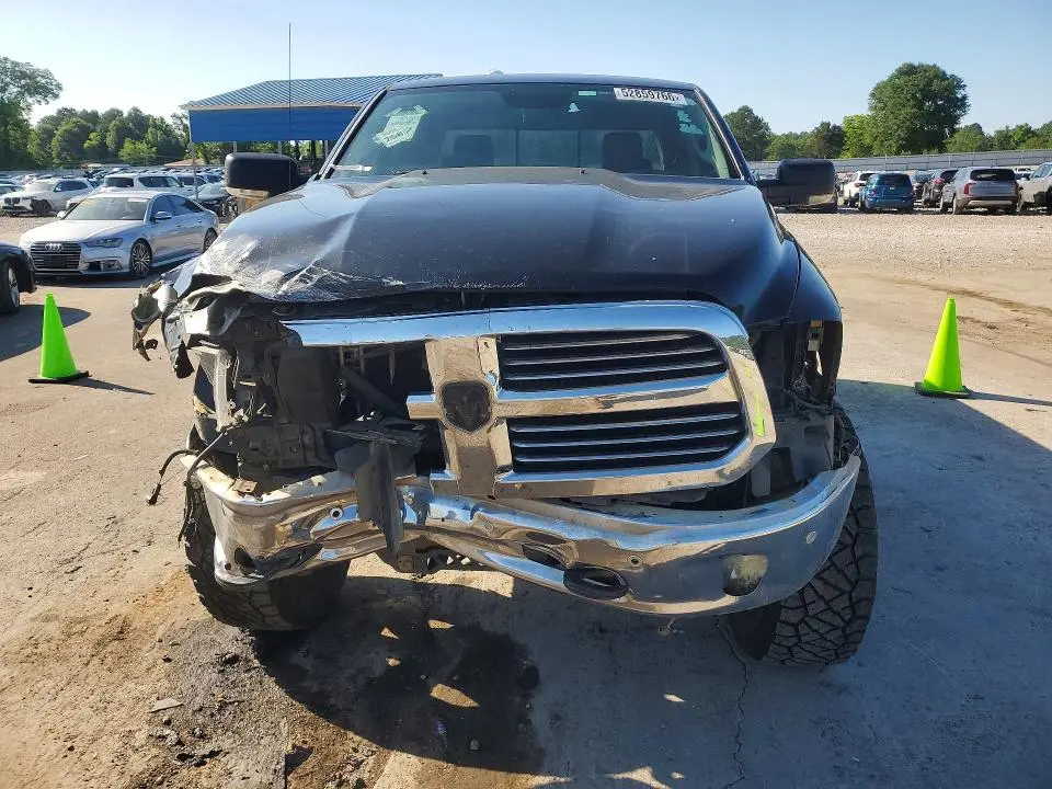 2016 RAM 1500 SLT  