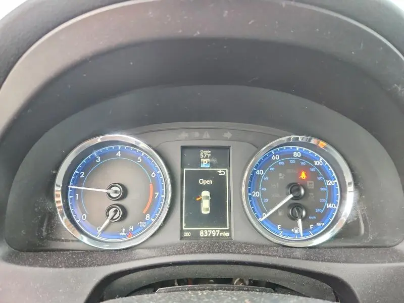2017 TOYOTA COROLLA SE  