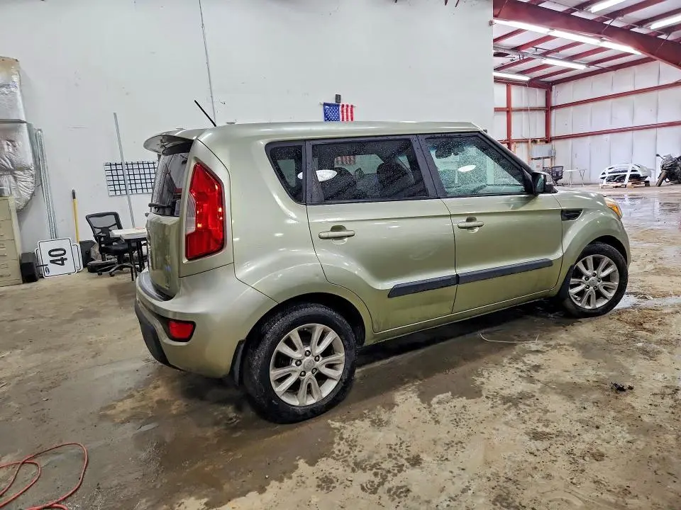 2013 KIA SOUL +  