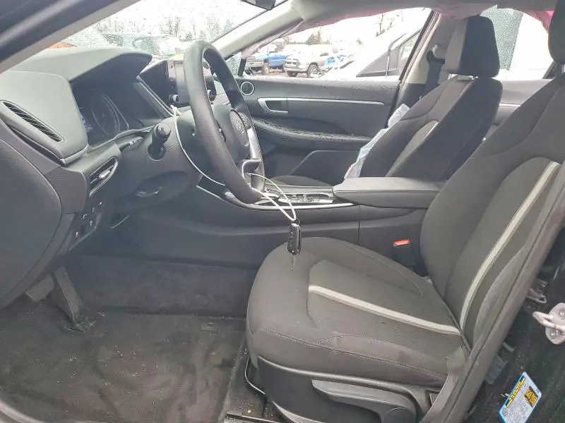 2023 HYUNDAI SONATA SE  