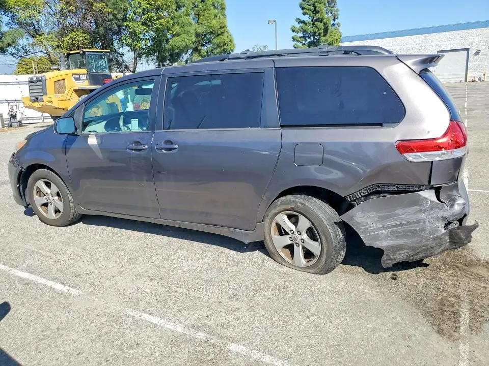 2012 TOYOTA SIENNA LE 8-PASSENGER  