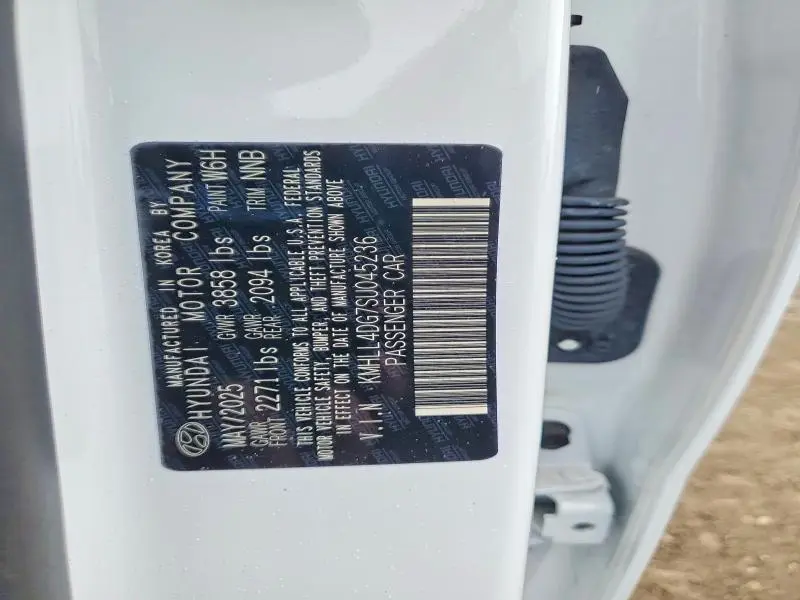 2025 HYUNDAI ELANTRA SE  