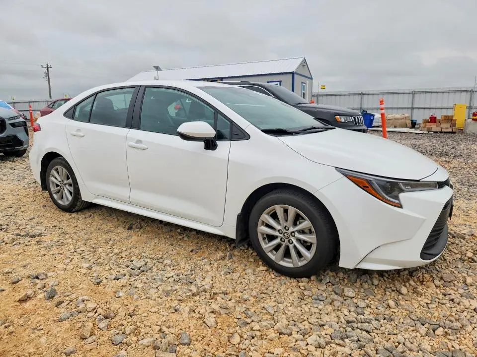 2024 TOYOTA COROLLA LE  