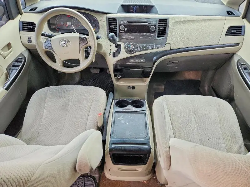 2014 TOYOTA SIENNA LE 8-PASSENGER  