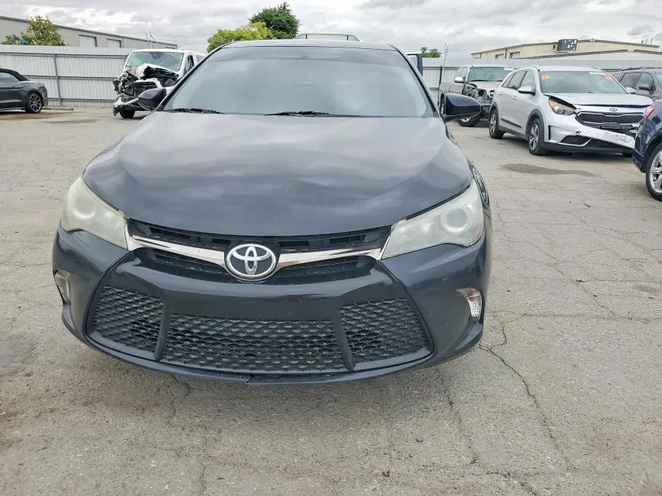 2016 TOYOTA CAMRY SE  