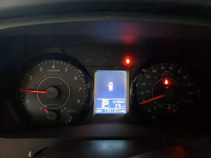 2015 TOYOTA SIENNA LE  
