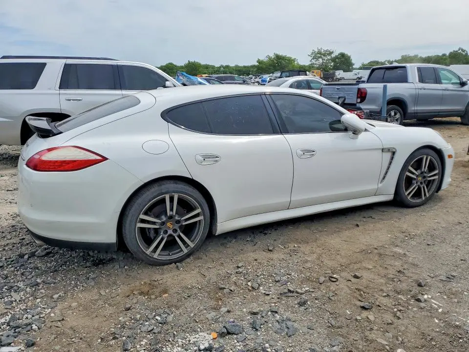 2013 PORSCHE PANAMERA 2  