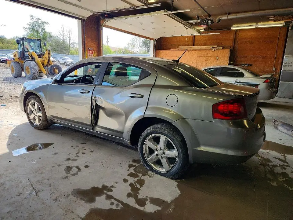 2013 DODGE AVENGER SE  