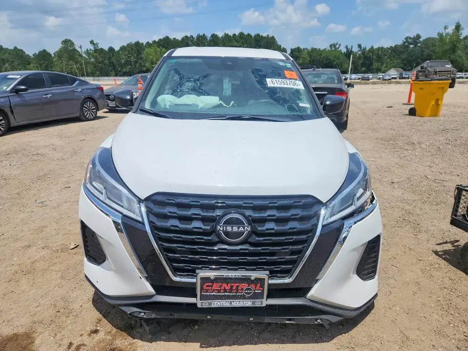 2024 NISSAN KICKS S  