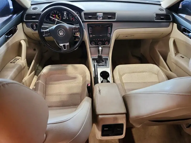 2015 VOLKSWAGEN PASSAT SE  