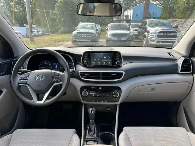 2021 HYUNDAI TUCSON SE  