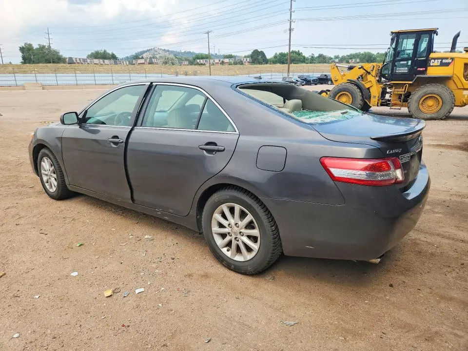 2011 TOYOTA CAMRY XLE V6  