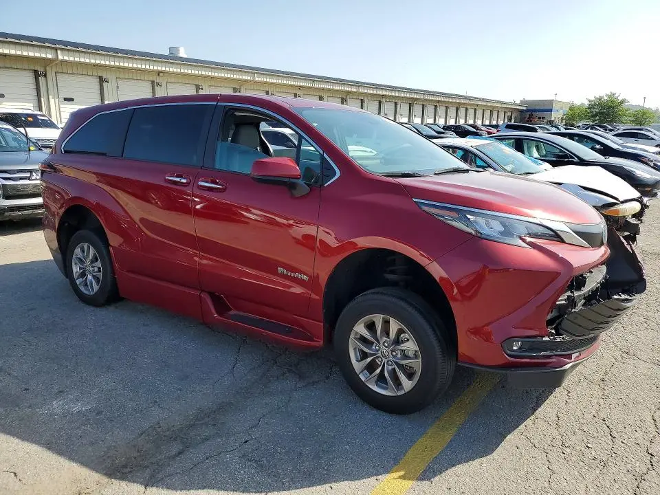 2025 TOYOTA SIENNA XLE 8-PASSENGER  